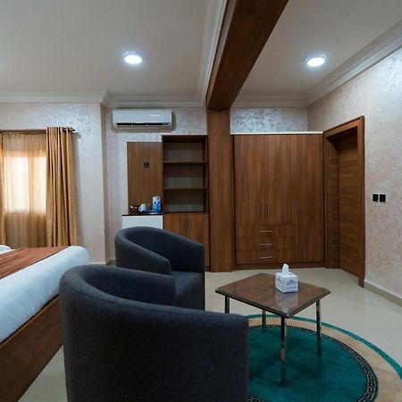 Phoenicia Suites Wupa Buitenkant foto