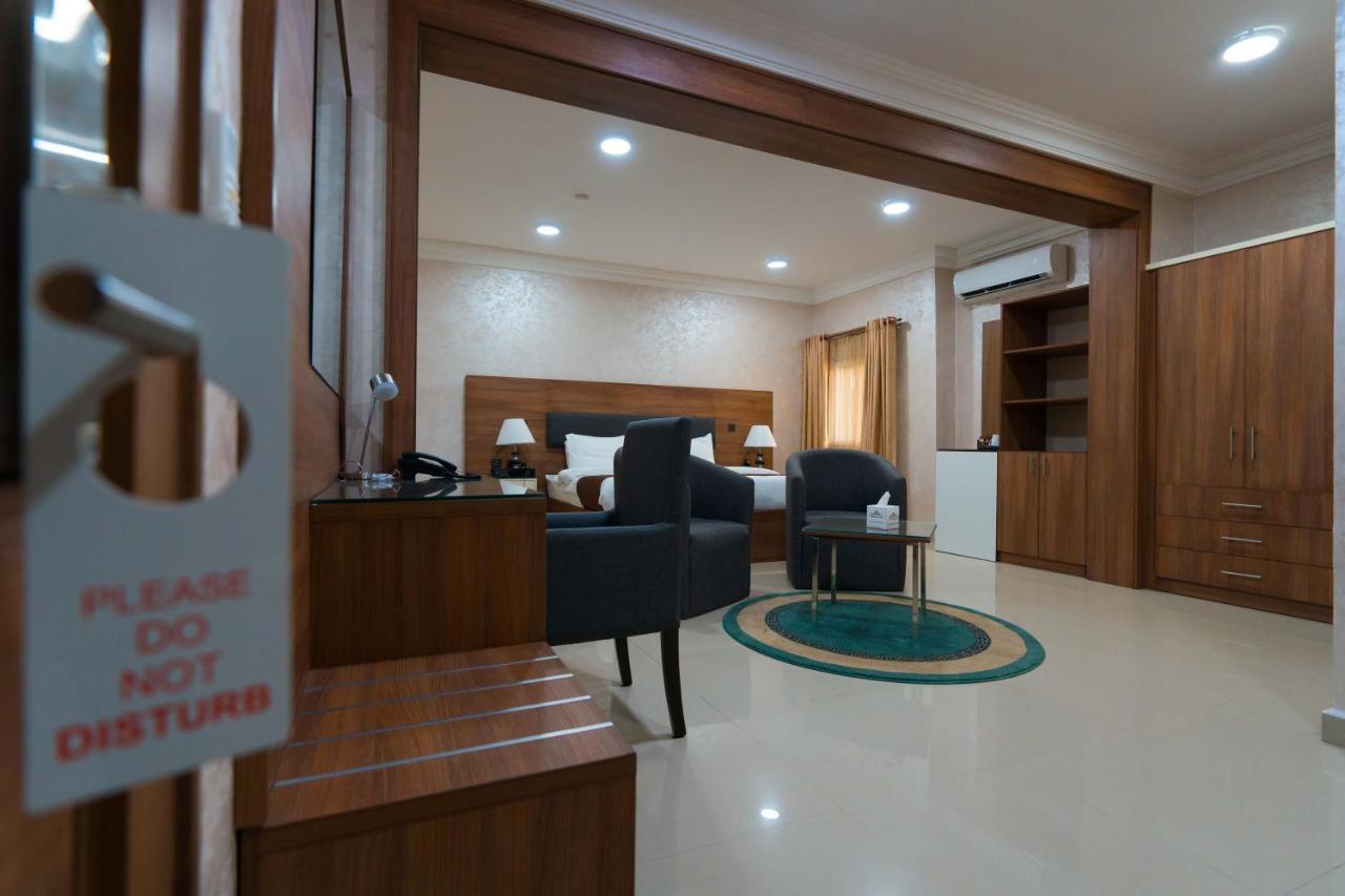 Phoenicia Suites Wupa Buitenkant foto