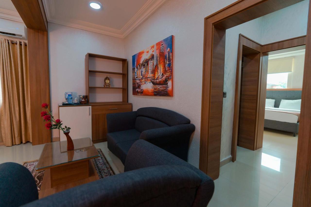 Phoenicia Suites Wupa Buitenkant foto