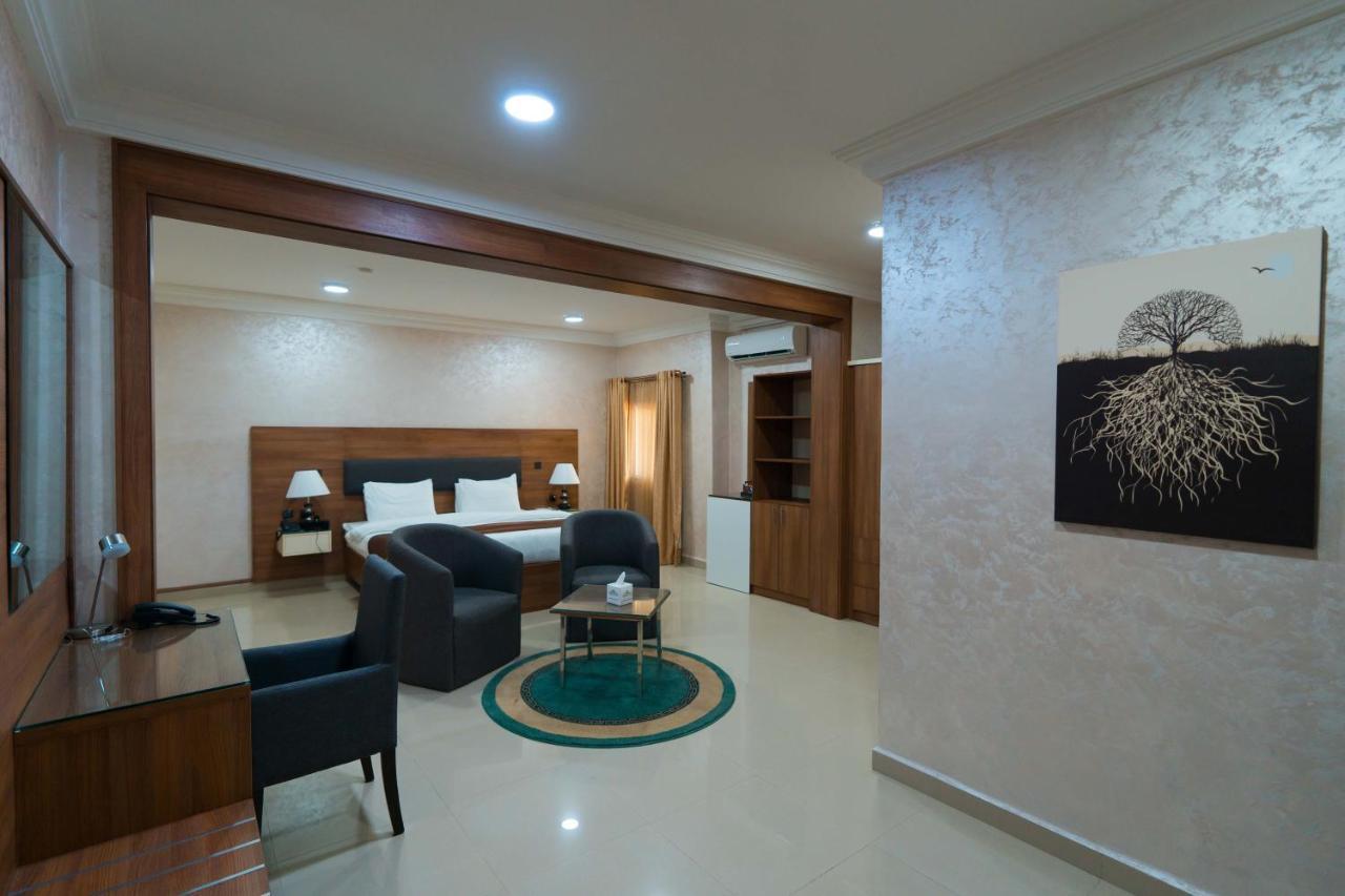 Phoenicia Suites Wupa Buitenkant foto